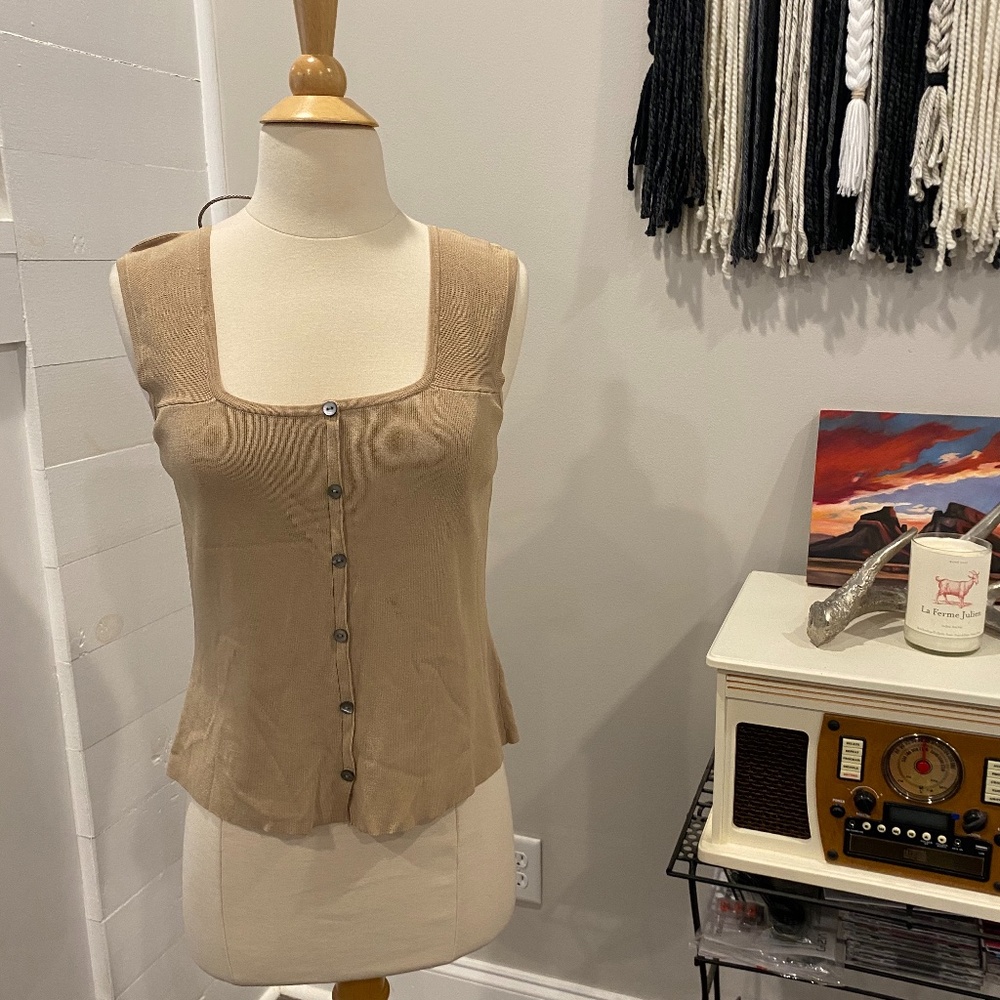 Joseph A. Sleeveless Button-down